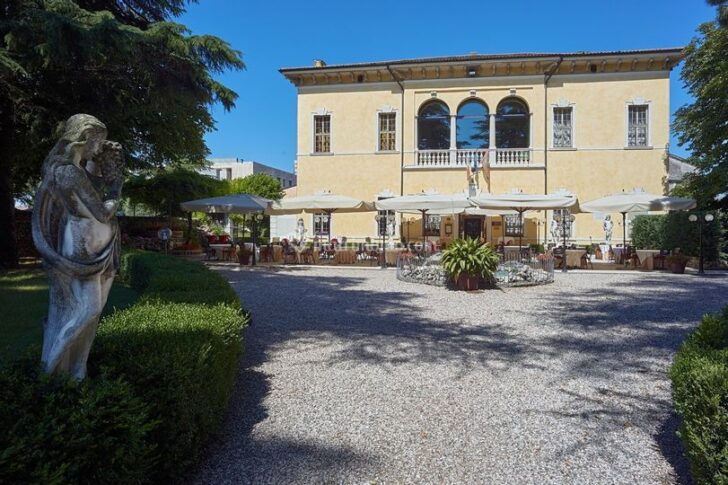 villa-e-plateatico-ampia_2_68029-1555675619-1